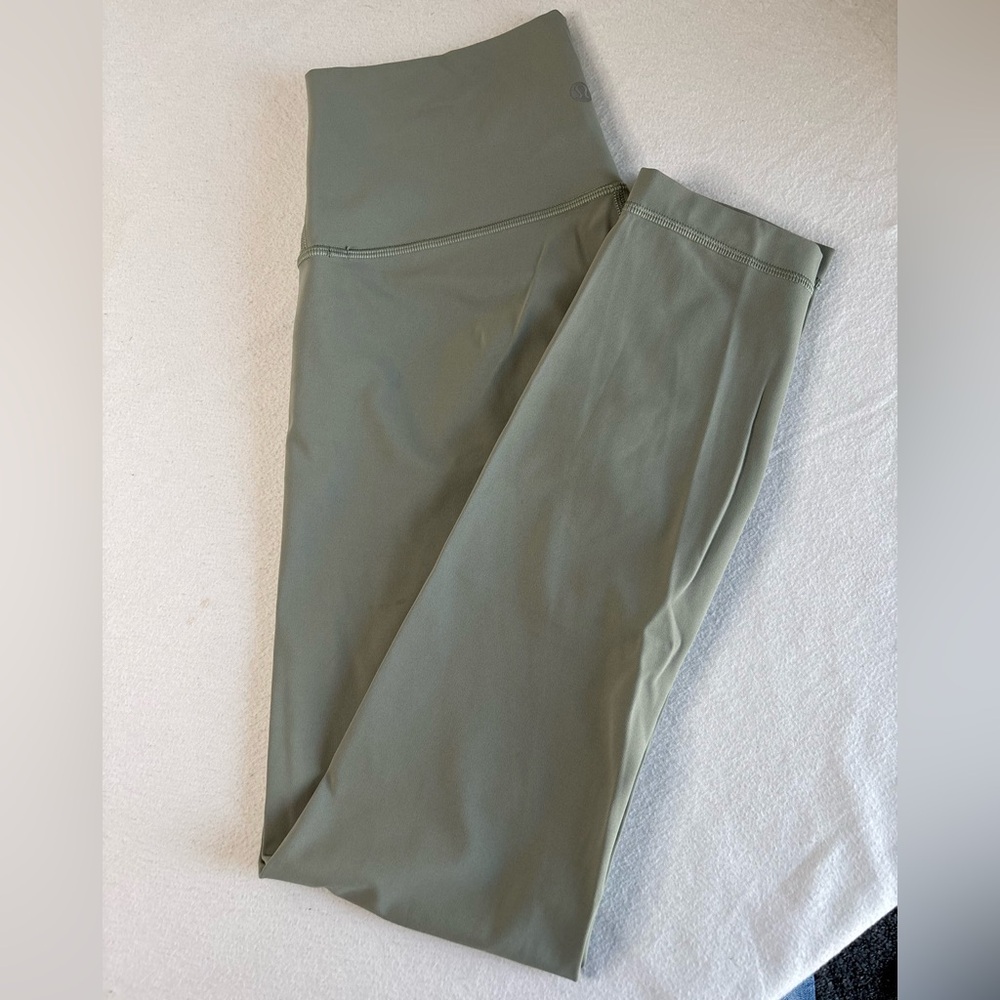 Lululemon Athletica Green Leggings High-Waisted Sleek Design